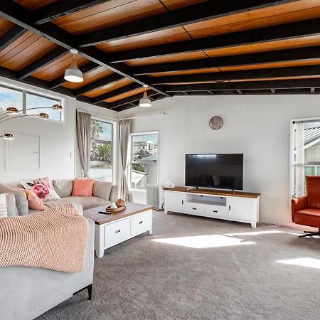 Вилла Couches, Bar Table & Kawau View Snells Beach Экстерьер фото